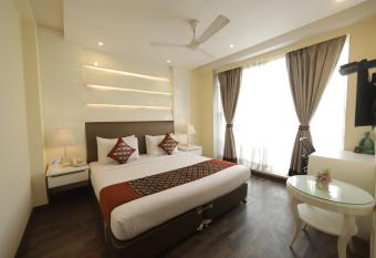 Hotel Picasso Prive Naraina Delhi - Couple Friendly Local IDs Accepted has Balcony rooms