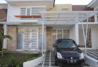 Villa Matahari Batu has Balcony rooms