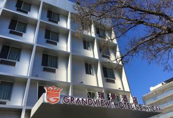 Grandview Hotel New York allows 18 year olds to book a room