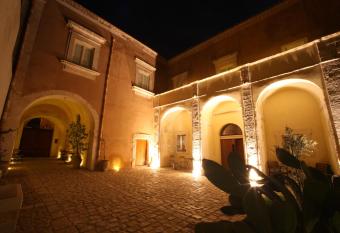 Palazzo Gambuzza has Balcony rooms