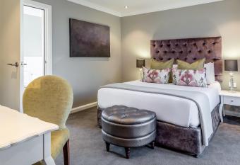 Bliss Boutique Hotel has rooms with a private hot tub