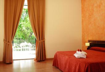 San Max Hotel allows 18 year olds to book a room