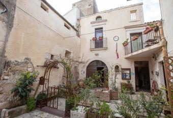 SI-Moutique Le Case degli Avi, barocche has Balcony rooms