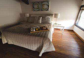 C   Sagredo has rooms with a private hot tub