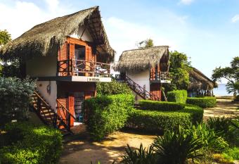 Isla Luna Beach Bar   has Balcony rooms