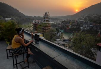 Bunkstay Coworking Hostel & Glamping has Smoking/Balcony rooms