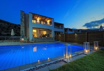 Royal Heights Resort Villas & Spa allows 18 year olds to book a room