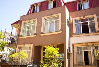 Hotel Black Sea House has Smoking/Balcony rooms