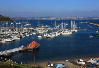 Devoncourt Devoncoast SeaView Apartments allows 18 year olds to book a room