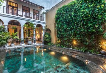 Thambili House Galle Fort by Edwards Collection allows 18 year olds to book a room