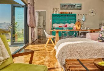 Lola s Self Catering Accommodation has Balcony rooms