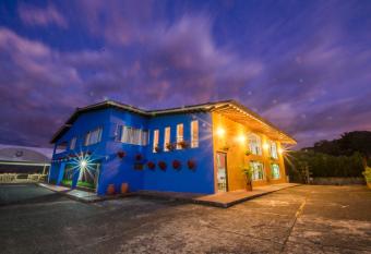 Hoster  a del Cafe allows 18 year olds to book a room