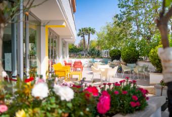 Hotel Royal allows 18 year olds to book a room