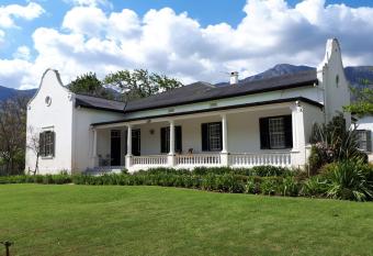 Le Manse has Balcony rooms