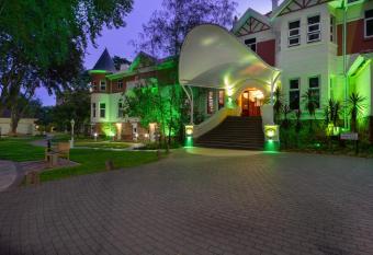 Holiday Inn - Johannesburg Sunnyside Park, an IHG Hotel allows 18 year olds to book a room