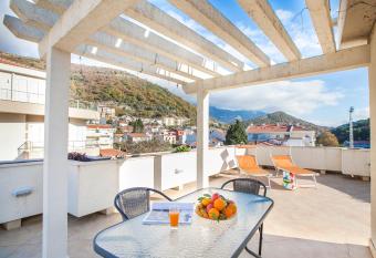 Apartments Elite Azur has Balcony rooms