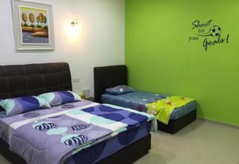Greenpeace Homestay Kluang allows 18 year olds to book a room