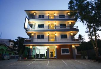 Baan Samrarn has Balcony rooms