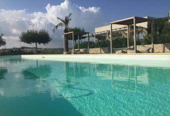 Scilla Maris Charming Suites has Balcony rooms