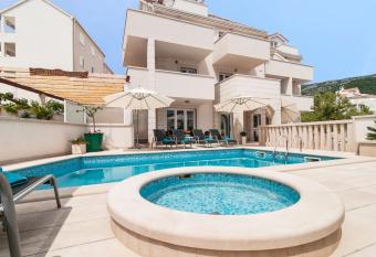 Villa Juraj has Balcony rooms