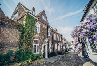 Jeakes House allows 18 year olds to book a room