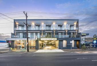 Belmercer Motel has Balcony rooms