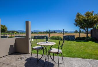 26 On Clearwater has Balcony rooms