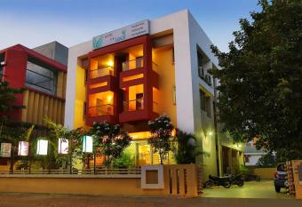 Hotel The Leaf has Balcony rooms