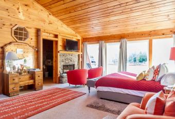 The Kaaterskill has Balcony rooms