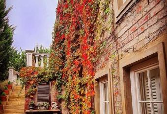 Villa Anna Katarina allows 18 year olds to book a room