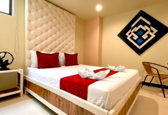 Hotel Plaza Garibaldi allows 18 year olds to book a room