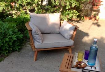 Villa Pr  torina allows 18 year olds to book a room