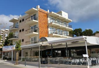 Hotel Creta Paguera allows 18 year olds to book a room