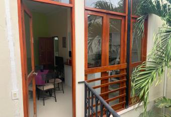 apartamentos Casa Amarilla allows 18 year olds to book a room