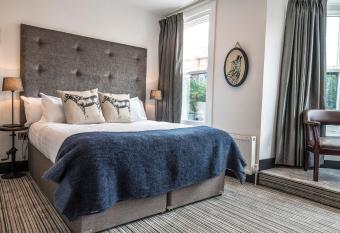 Peaky Blinders Accommodation & Bar allows 18 year olds to book a room