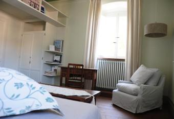 Oberdan Ospitalita  allows 18 year olds to book a room