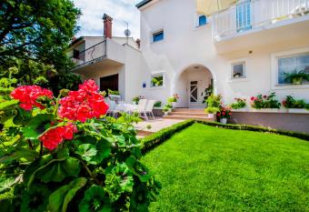 Apartmani Marko has Balcony rooms