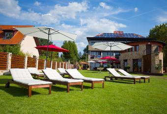 Pole Position Beach Hotel has Balcony rooms