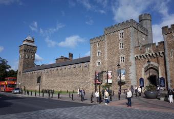 Lower Cathedral Road Apartment allows 18 year olds to book a room