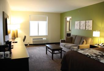 Sleep Inn Ellenboro Hwy 50 has rooms with a private hot tub