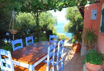 Villa Gemma has Balcony rooms