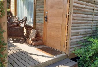 Arce Marron has rooms with a private hot tub