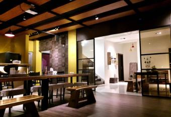 Happiness 210 B&B has Balcony rooms