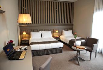 Rodopi Hotel allows 18 year olds to book a room