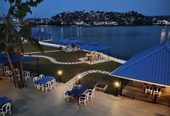 Hotel Tilapia has Balcony rooms