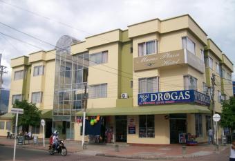 Hotel Marux Plaza allows 18 year olds to book a room