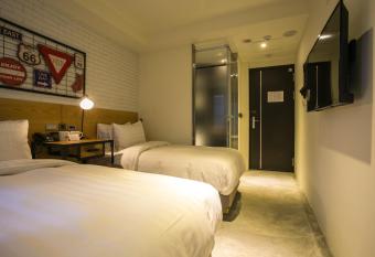 Re-Change Hotel Taipei allows 18 year olds to book a room