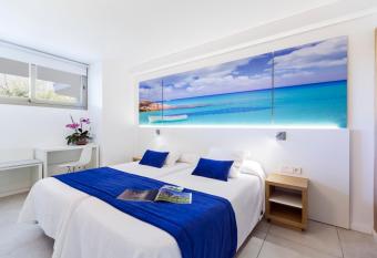 Playas Ca s Saboners allows 18 year olds to book a room