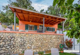 Matsas House & Studio has Balcony rooms