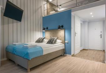 Loreta  ska Apartments 6 allows 18 year olds to book a room